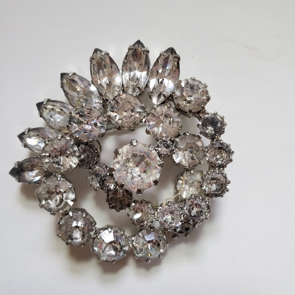 None Jewelry - Vintage Crystal Brooch